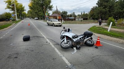 Под Новочеркасском произошло жесткое ДТП с мотоциклистом: водитель госпитализирован с тяжелыми... — фото 2