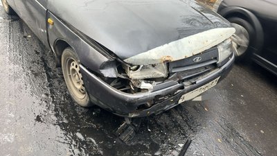 Девушка на Рено притормознула в на мостике в районе балки возле поворота на Б — фото 5