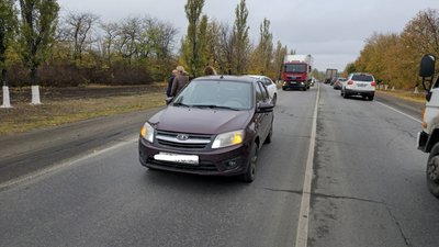 Под Новочеркасском водитель Kia Rio отвлекся и спровоцировал ДТП с пострадавшей — фото 3