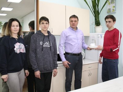 Создаём уют вместе: Дети из центра помощи получили новую посуду