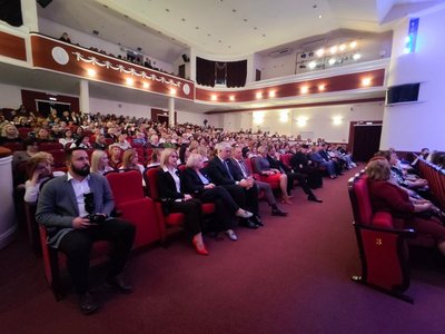 Лучшие педагоги Новочеркасска отмечены наградами в канун профессионального праздника — фото 5