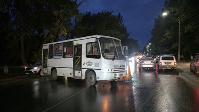 В Новочеркасске автобус врезался во встречный Ford  — фото 4