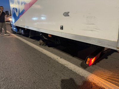 На выезде из Новочеркасска водитель Газель Озон потерял сразу два левых колеса — фото 3