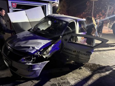 Автомобиль Рено Логан двигался на большой скорости по Клещева