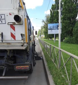 Техника МБУ НСЭ пытается убирать город в меру возможностей и в рамках выделенных денег — фото 2