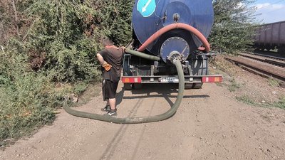 Депутат Новочеркасска зафиксировал слив нечистот в колодец — фото 2