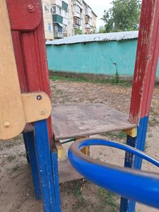 Детская площадка на Урицкого, 24 в Новочеркасске: кто поможет детям?