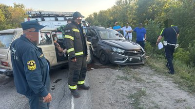 Серьезное ДТП на трассе Каменоломни – Новочеркасск: погибла женщина, пострадали пять человек — фото 2