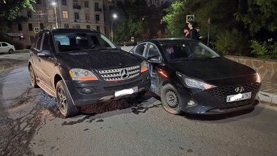 Водитель Мерседеса двигался по Ермака и не уступил дорогу автомобилю Хендай , который двигался по... — фото 2