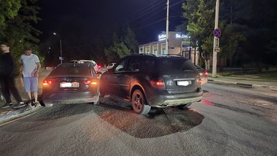 Водитель Мерседеса двигался по Ермака и не уступил дорогу автомобилю Хендай , который двигался по... — фото 3