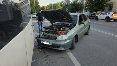 Что будет если разогнаться на Московской и на полном ходу воткнуться в стоячий автобус? Вот так... — фото 2