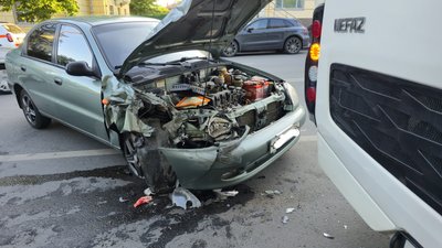 Что будет если разогнаться на Московской и на полном ходу воткнуться в стоячий автобус? Вот так... — фото 4