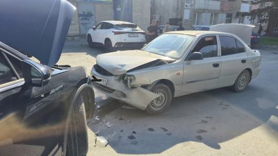 Водитель автомобиля Фольксваген пытался повернуть налево через сплошную в районе Михайловской 164 — фото 3