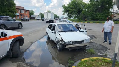 Лишённый прав водитель Вортекса без страховки решил развернуться на Харьковской