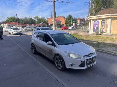 Форд Фокус и Ниссан Кашкай решили одновременно повернуть с  Баклановского на Крылова