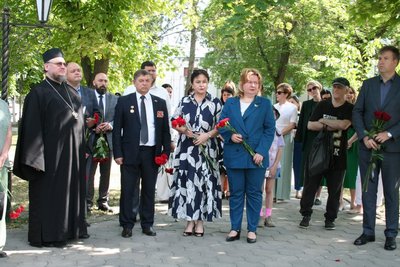 В Новочеркасске прошли траурные мероприятия в память о жертвах расстрела 1962 года — фото 5
