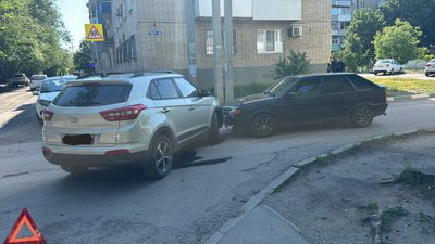 В районе дома Горького, 11 невнимательный водитель кроссовера не пропустил Ваз и отправил в ремонт... — фото 4