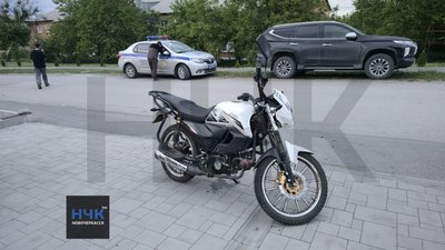 Девушка на BMW едва избежала трагедии в Новочеркасске: подросток на мопеде врезался в её авто — фото 2