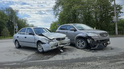 В Новочеркасске произошла авария на перекрестье Харьковского шоссе и улицы Мацоты