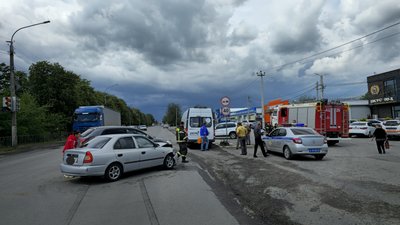 В Новочеркасске произошла авария на перекрестье Харьковского шоссе и улицы Мацоты — фото 2