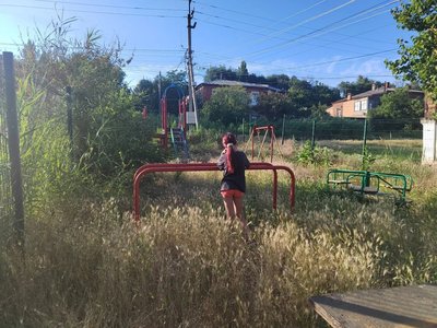 Вот так сегодня выглядит детская площадка на ул — фото 2