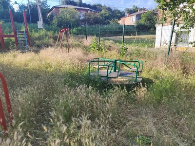 Вот так сегодня выглядит детская площадка на ул — фото 3