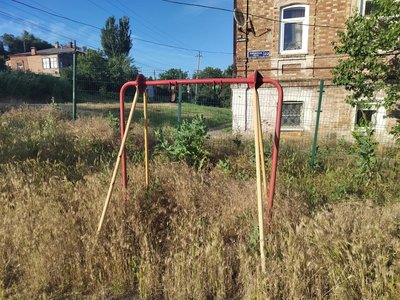 Вот так сегодня выглядит детская площадка на ул — фото 7