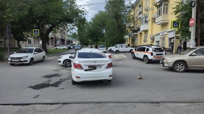 Водитель Хендэ Солярис двигался по Михайловской и не уступил дорогу Тойоте
