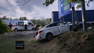 Двое пострадали в жёстком ДТП под Новочеркасском: автомобиль на скорости врезался в дорожный...