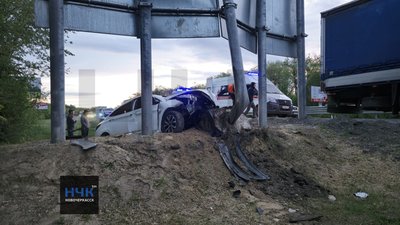 Двое пострадали в жёстком ДТП под Новочеркасском: автомобиль на скорости врезался в дорожный... — фото 5