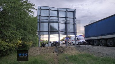 Двое пострадали в жёстком ДТП под Новочеркасском: автомобиль на скорости врезался в дорожный... — фото 6