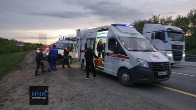 Двое пострадали в жёстком ДТП под Новочеркасском: автомобиль на скорости врезался в дорожный... — фото 7