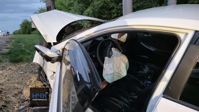Двое пострадали в жёстком ДТП под Новочеркасском: автомобиль на скорости врезался в дорожный... — фото 8