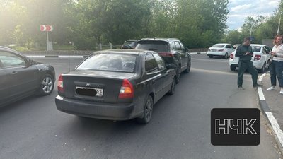 ДТП на Троицкой площади: водитель Hyundai Accent отвлёкся и въехал в Chery