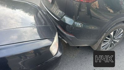 ДТП на Троицкой площади: водитель Hyundai Accent отвлёкся и въехал в Chery — фото 2