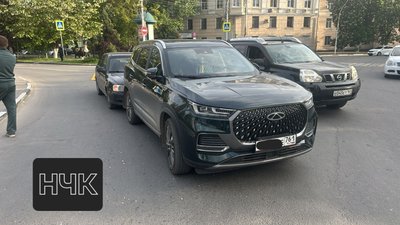 ДТП на Троицкой площади: водитель Hyundai Accent отвлёкся и въехал в Chery — фото 3