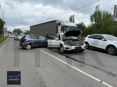 Авария на перекрёстке Баклановского и Магнитного сегодня сильно затруднила движение транспорта