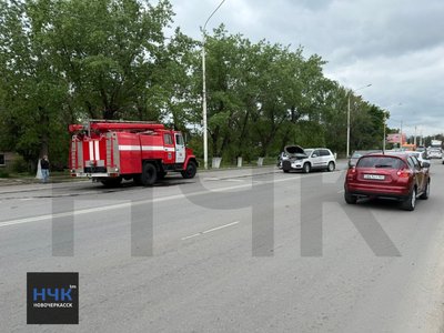 Авария на перекрёстке Баклановского и Магнитного сегодня сильно затруднила движение транспорта — фото 3