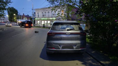 Водитель автомобиля КИА двигался по площади Ермака и поздно заметил, что автомобиль Форд замедлился — фото 3