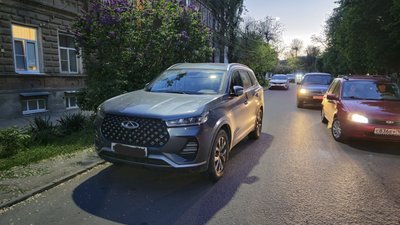 Водитель автомобиля КИА двигался по площади Ермака и поздно заметил, что автомобиль Форд замедлился — фото 4