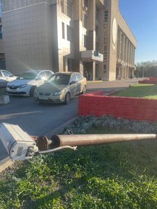 Наши заботливые подписчики переживают, что в самом центре города, под зданием администрации... — фото 3