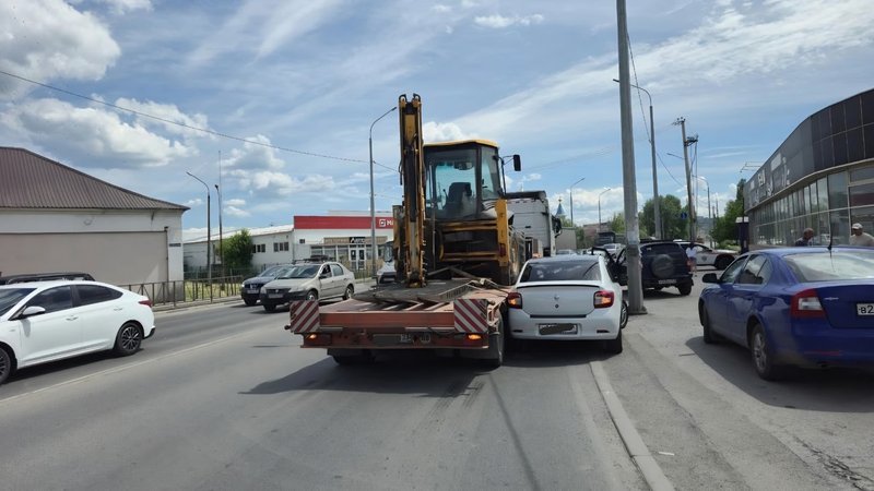 Водитель Ситрака притер Рено в районе Бума на Хотунке — фото 6
