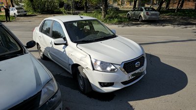 Водитель автомобиля Датсун отвлекся за рулём, поднимаясь по спуску Ермака и наехал на... — фото 3