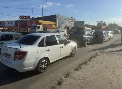 Один невнимательный водитель собрал целый "паравозик" на Баклановском