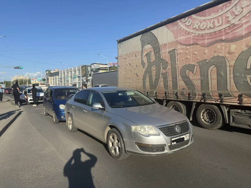 Один невнимательный водитель собрал целый "паравозик" на Баклановском — фото 7