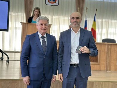 Депутаты городской Думы отмечены наградами за помощь участникам СВО — фото 2