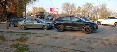 Сегодня в районе заправки Лукойл  на выезде с Каменской японский автором попробовал на прочность... — фото 3