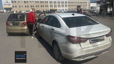 Водитель Весты двигался по Красному спуску в сторону Собора и не уступил дорогу Дэу