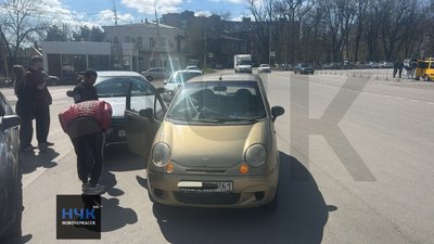 Водитель Весты двигался по Красному спуску в сторону Собора и не уступил дорогу Дэу — фото 2