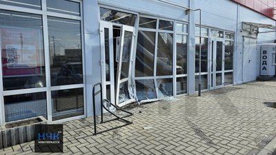 Девушка (можно сразу идти в комментарии 🙈) на Рено приехала в магазин Магнит на Ростовском выезде...